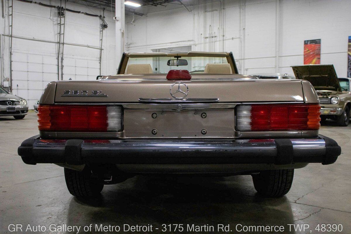 Mercedes-Benz-SL-Class-1987-7