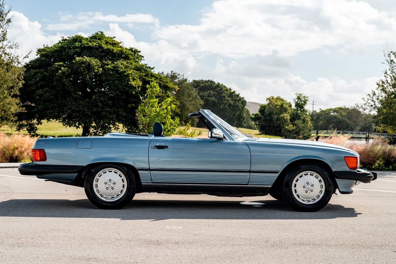 Mercedes-Benz-SL-Class-1989-8