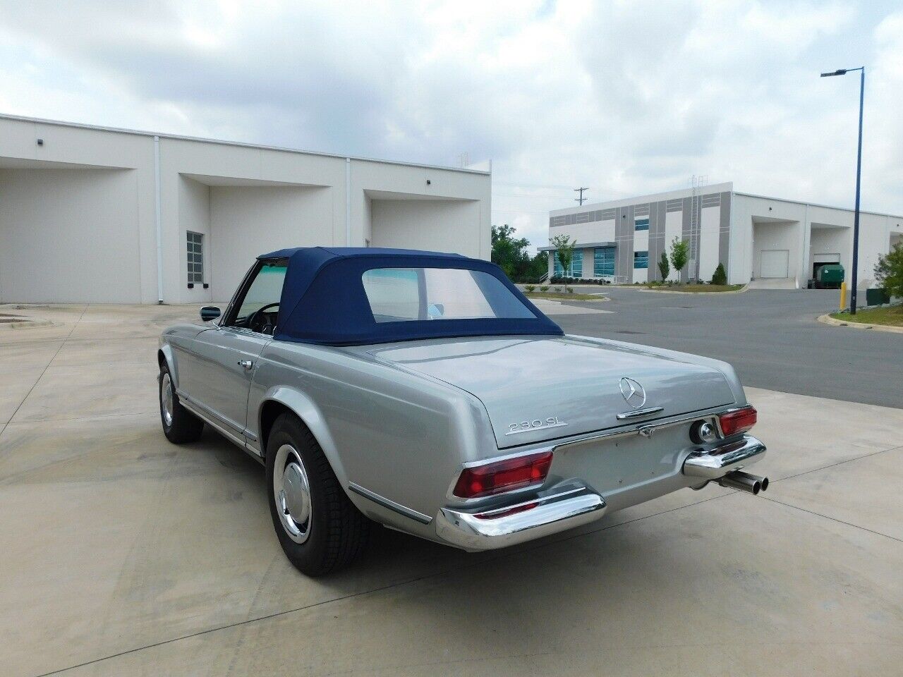 Mercedes-Benz-SL-Class-Cabriolet-1965-8