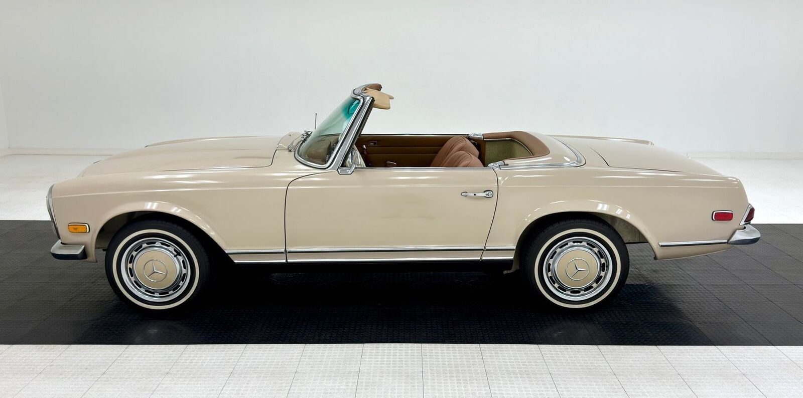 Mercedes-Benz-SL-Class-Cabriolet-1969-3