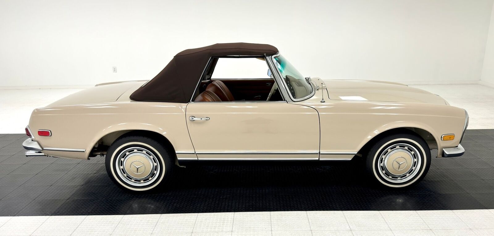 Mercedes-Benz-SL-Class-Cabriolet-1969-8