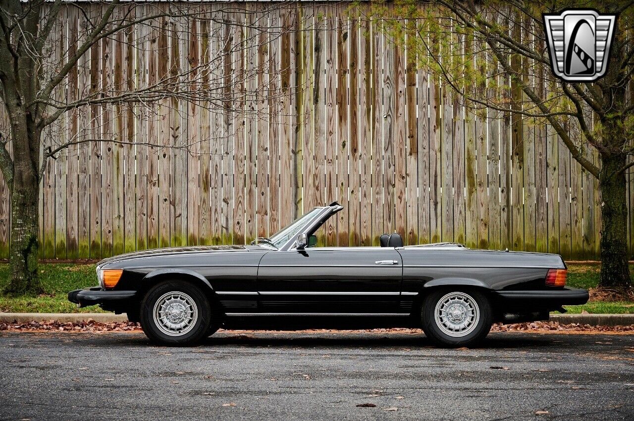 Mercedes-Benz-SL-Class-Cabriolet-1977-3