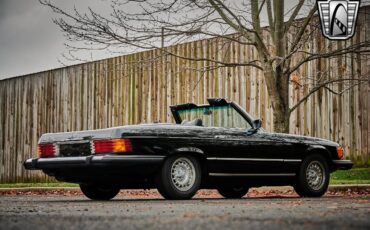 Mercedes-Benz-SL-Class-Cabriolet-1977-6