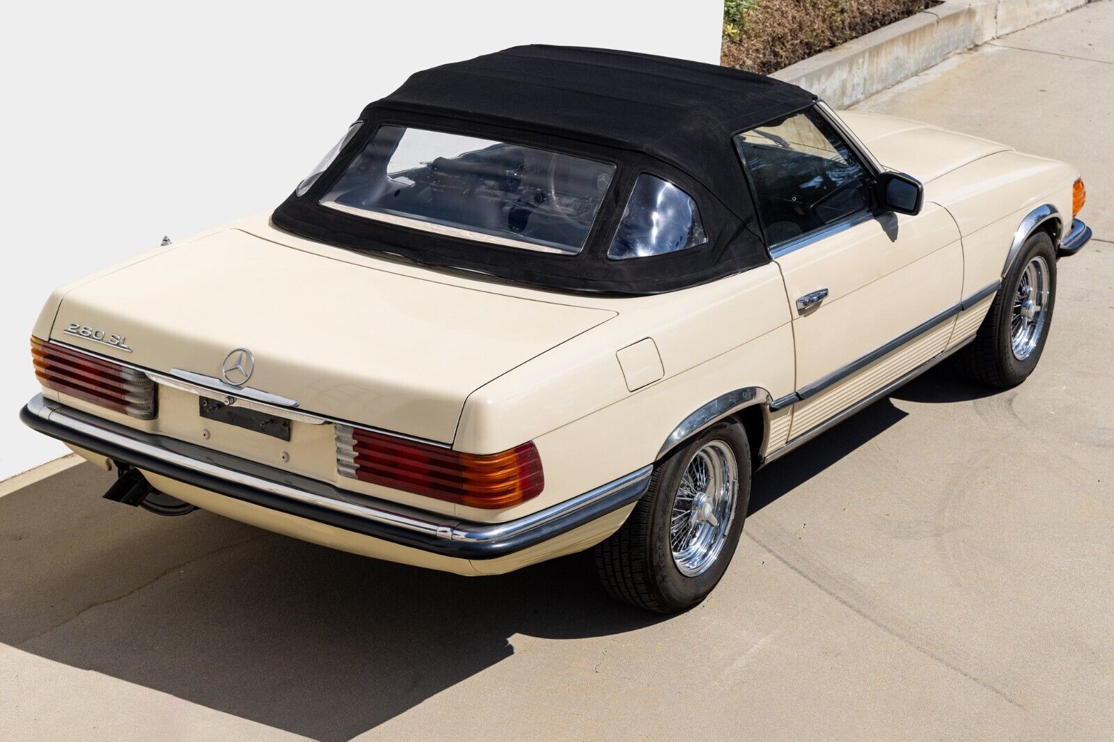 Mercedes-Benz-SL-Class-Cabriolet-1982-14