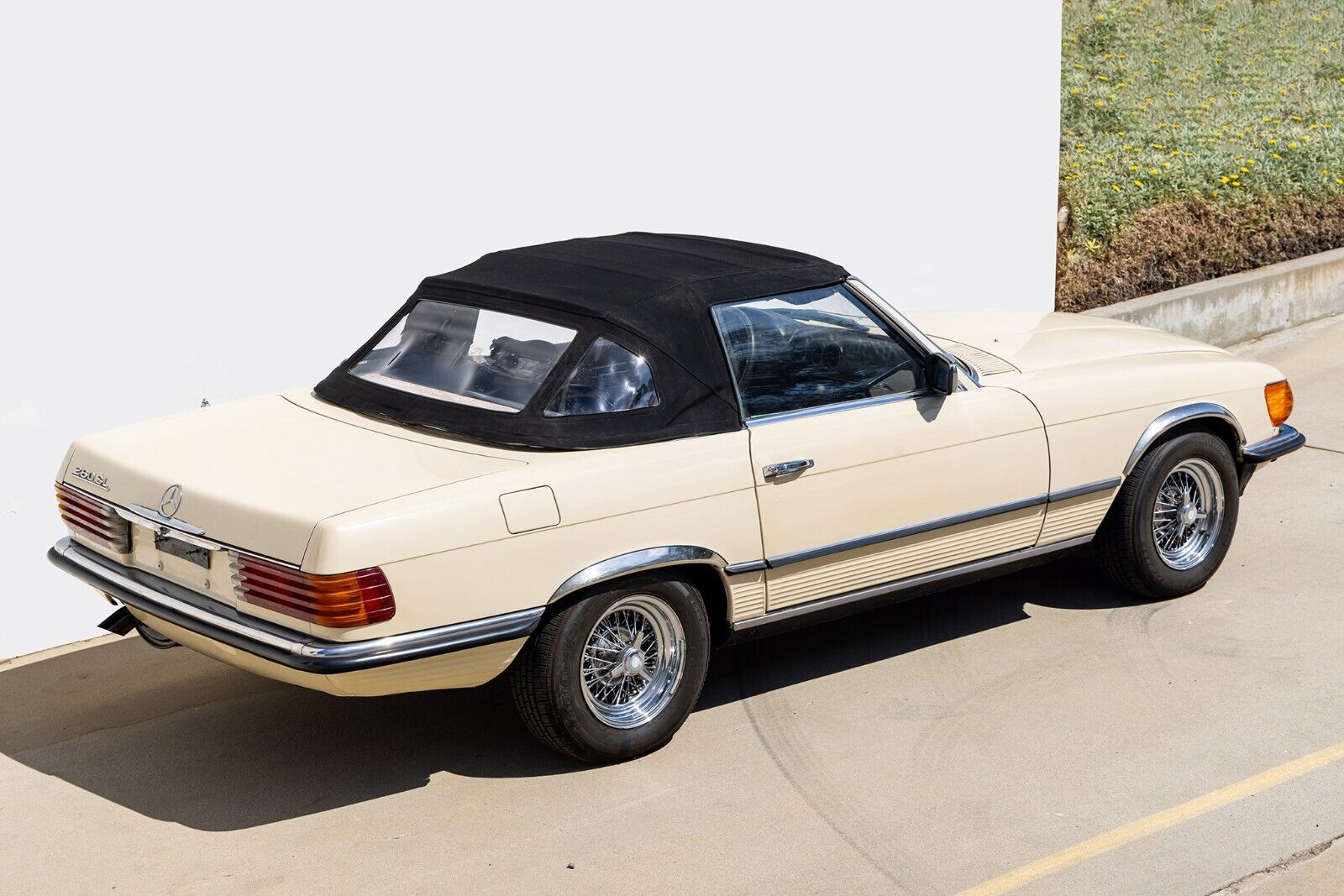 Mercedes-Benz-SL-Class-Cabriolet-1982-15