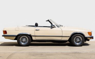 Mercedes-Benz-SL-Class-Cabriolet-1982-18