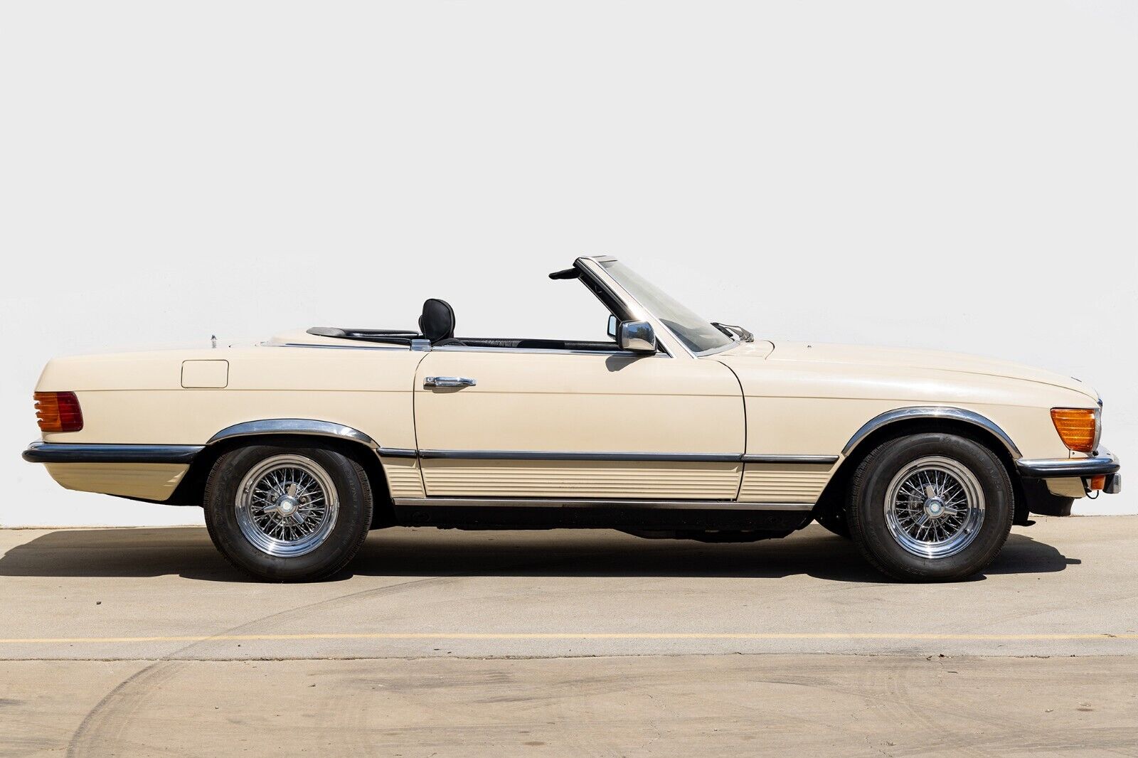 Mercedes-Benz-SL-Class-Cabriolet-1982-18