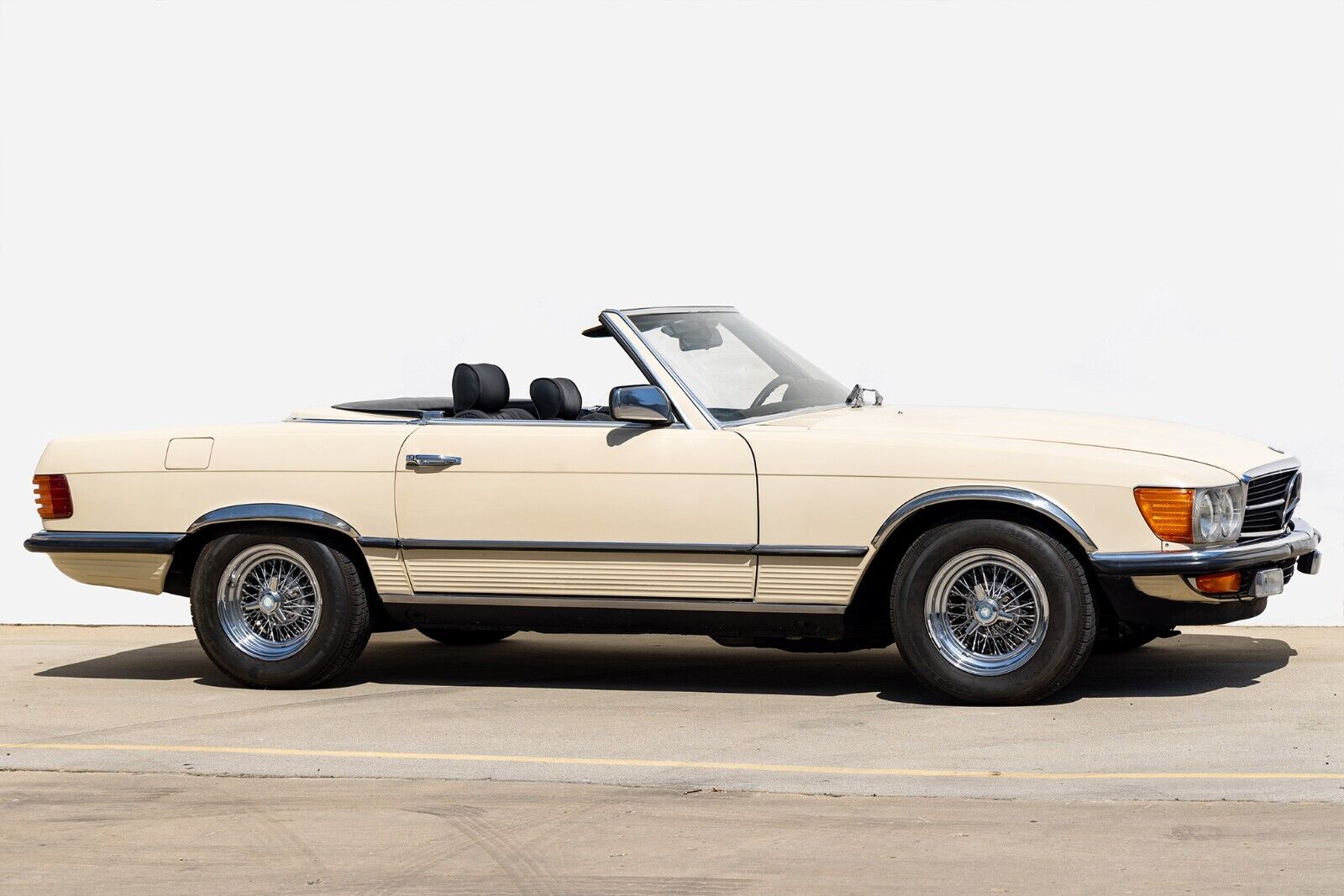 Mercedes-Benz-SL-Class-Cabriolet-1982-19