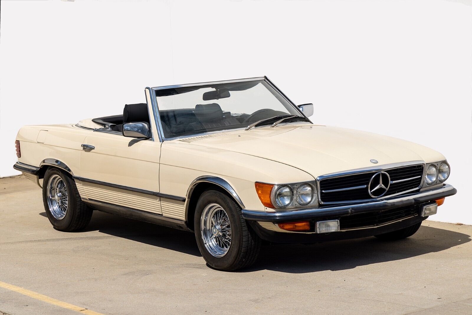 Mercedes-Benz-SL-Class-Cabriolet-1982-21