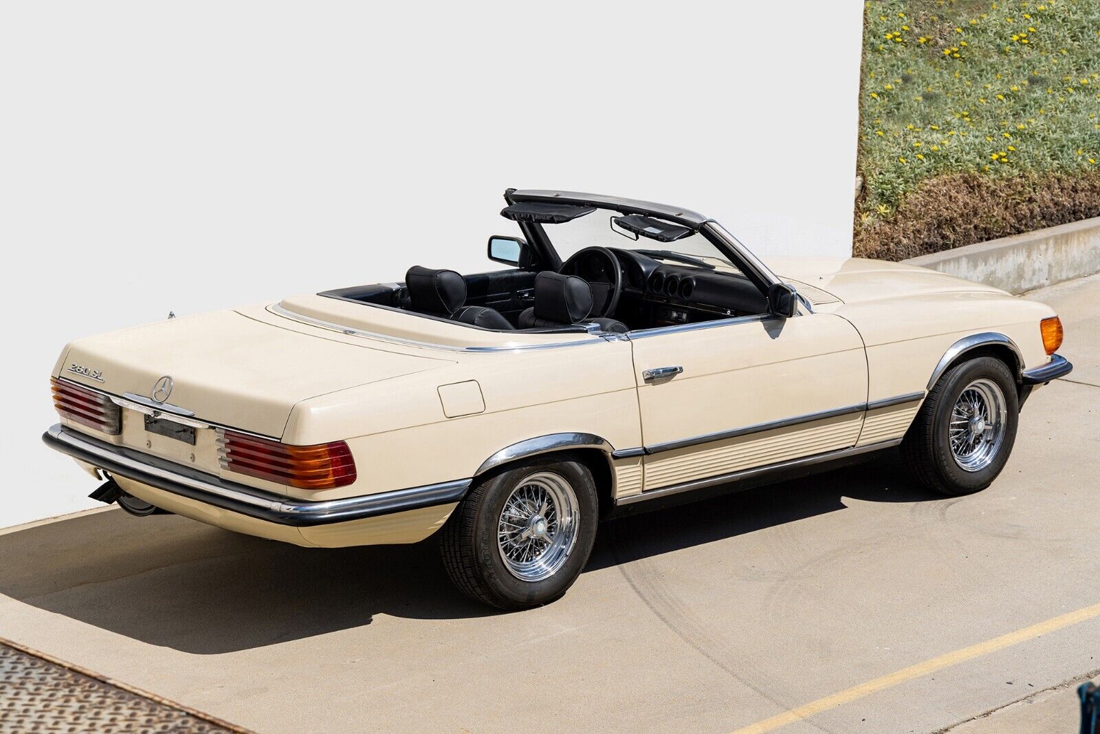 Mercedes-Benz-SL-Class-Cabriolet-1982-23