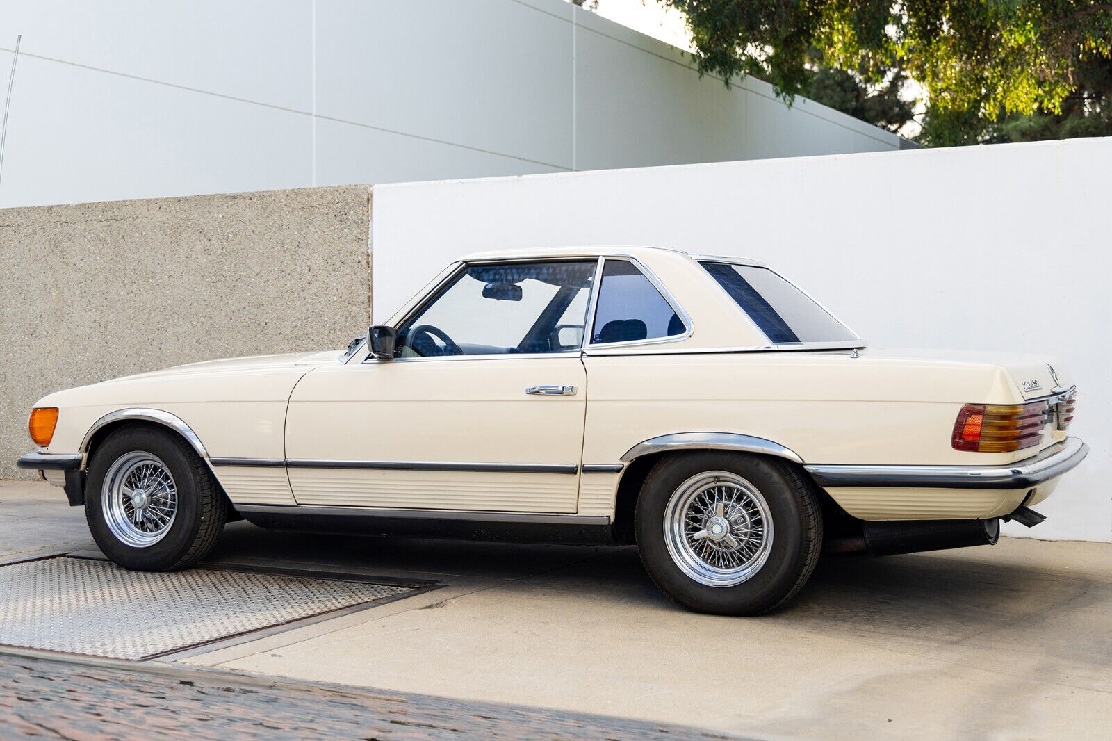 Mercedes-Benz-SL-Class-Cabriolet-1982-3