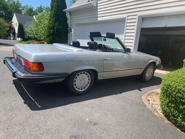 Mercedes-Benz-SL-Class-Cabriolet-1982-33