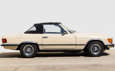 Mercedes-Benz-SL-Class-Cabriolet-1982-8