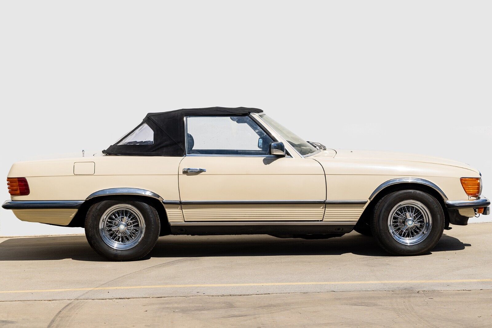 Mercedes-Benz-SL-Class-Cabriolet-1982-8