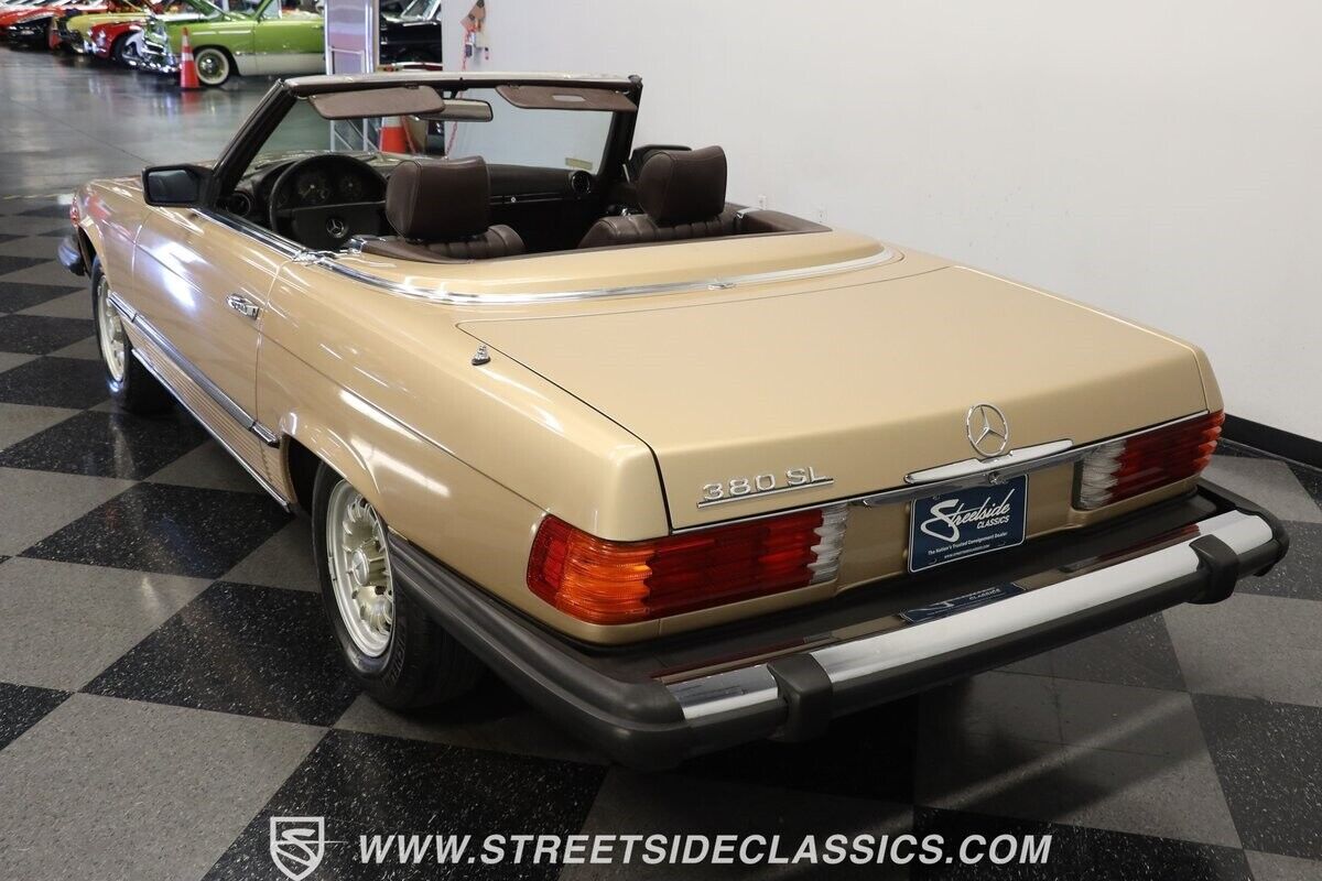 Mercedes-Benz-SL-Class-Cabriolet-1983-7