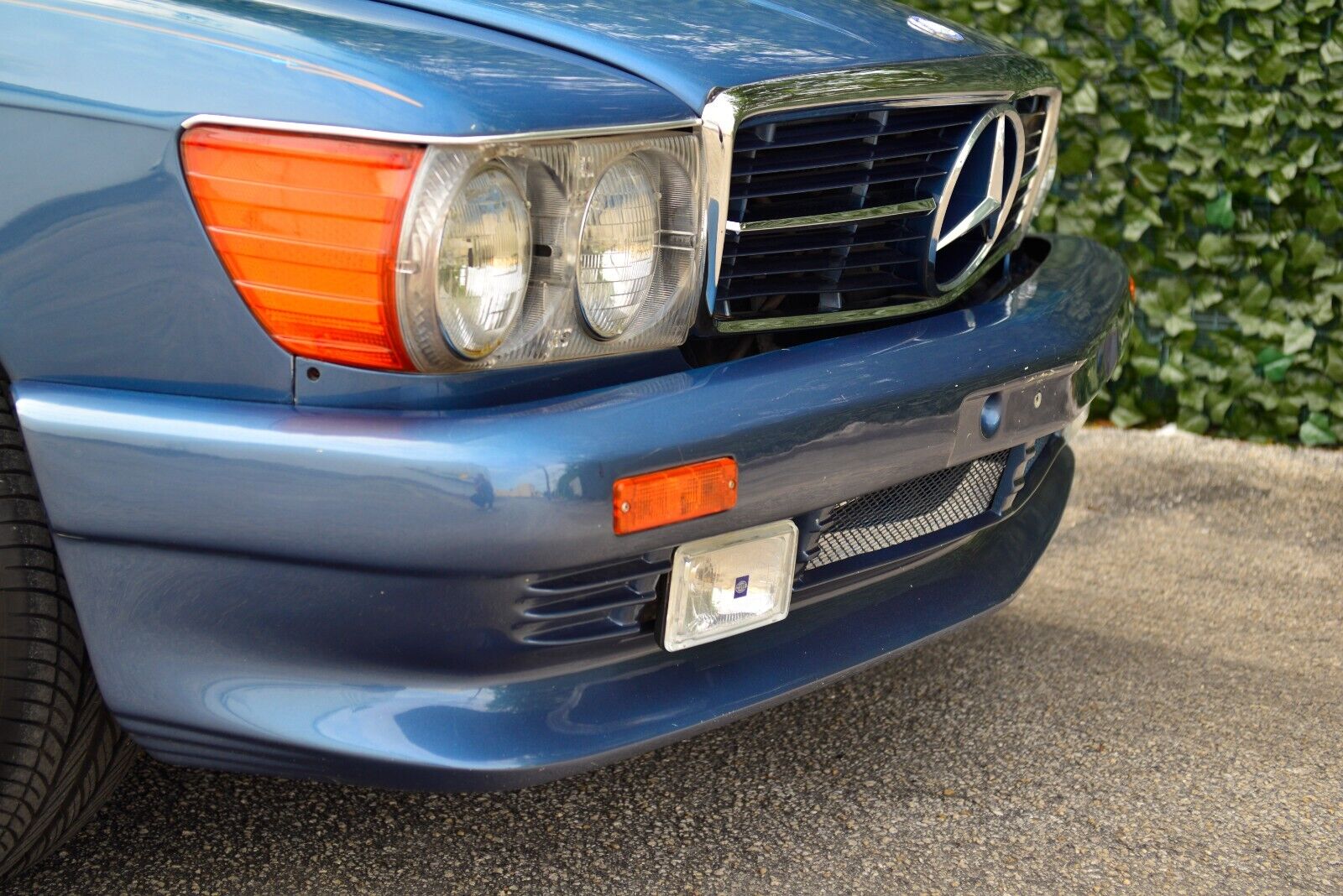 Mercedes-Benz-SL-Class-Cabriolet-1984-13