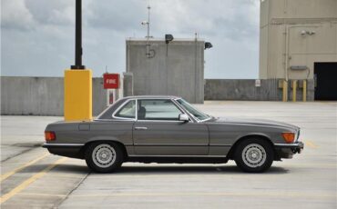 Mercedes-Benz-SL-Class-Cabriolet-1984-4