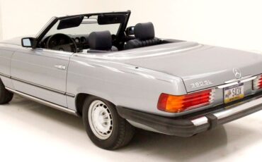 Mercedes-Benz-SL-Class-Cabriolet-1984-7