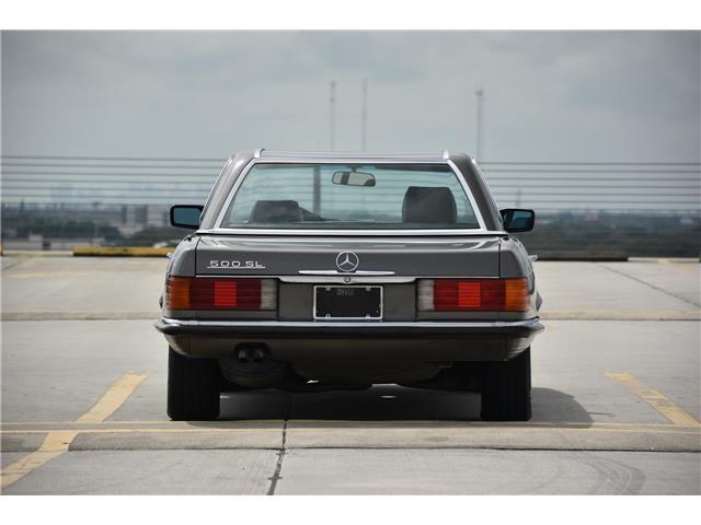 Mercedes-Benz-SL-Class-Cabriolet-1984-7