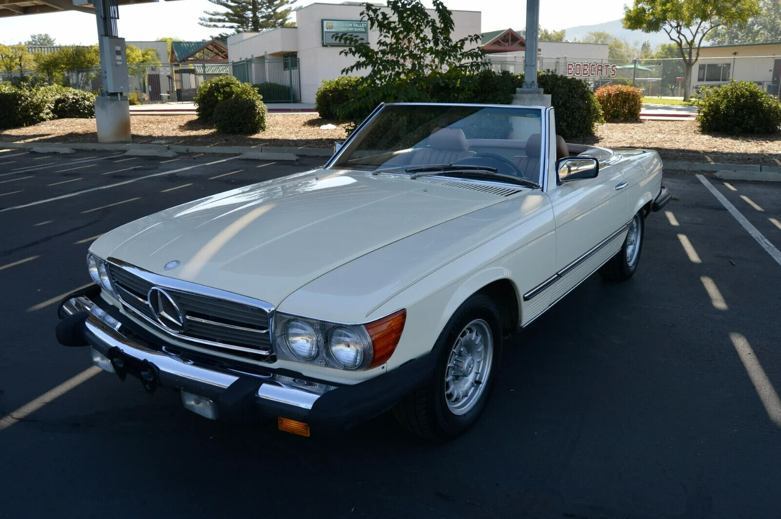 Mercedes-Benz-SL-Class-Cabriolet-1985-1