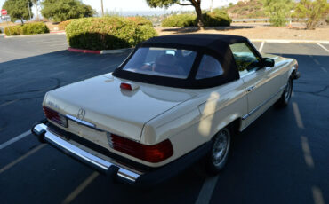 Mercedes-Benz-SL-Class-Cabriolet-1985-16