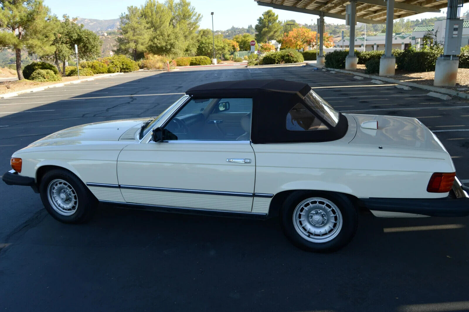 Mercedes-Benz-SL-Class-Cabriolet-1985-17