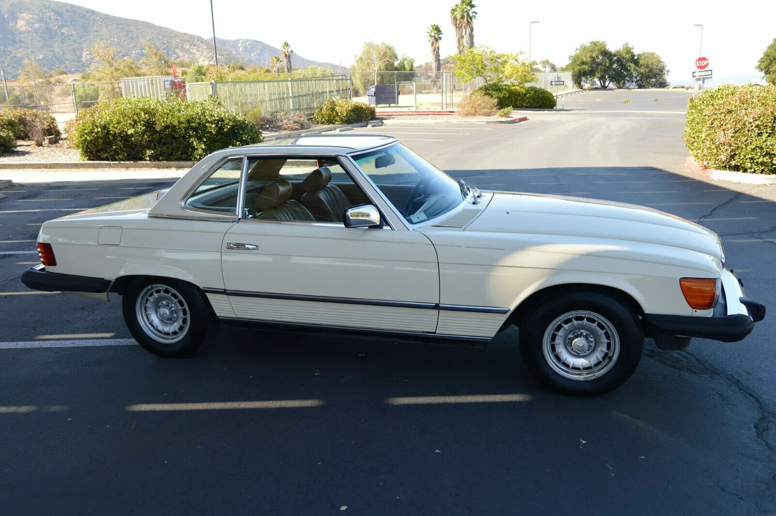 Mercedes-Benz-SL-Class-Cabriolet-1985-4