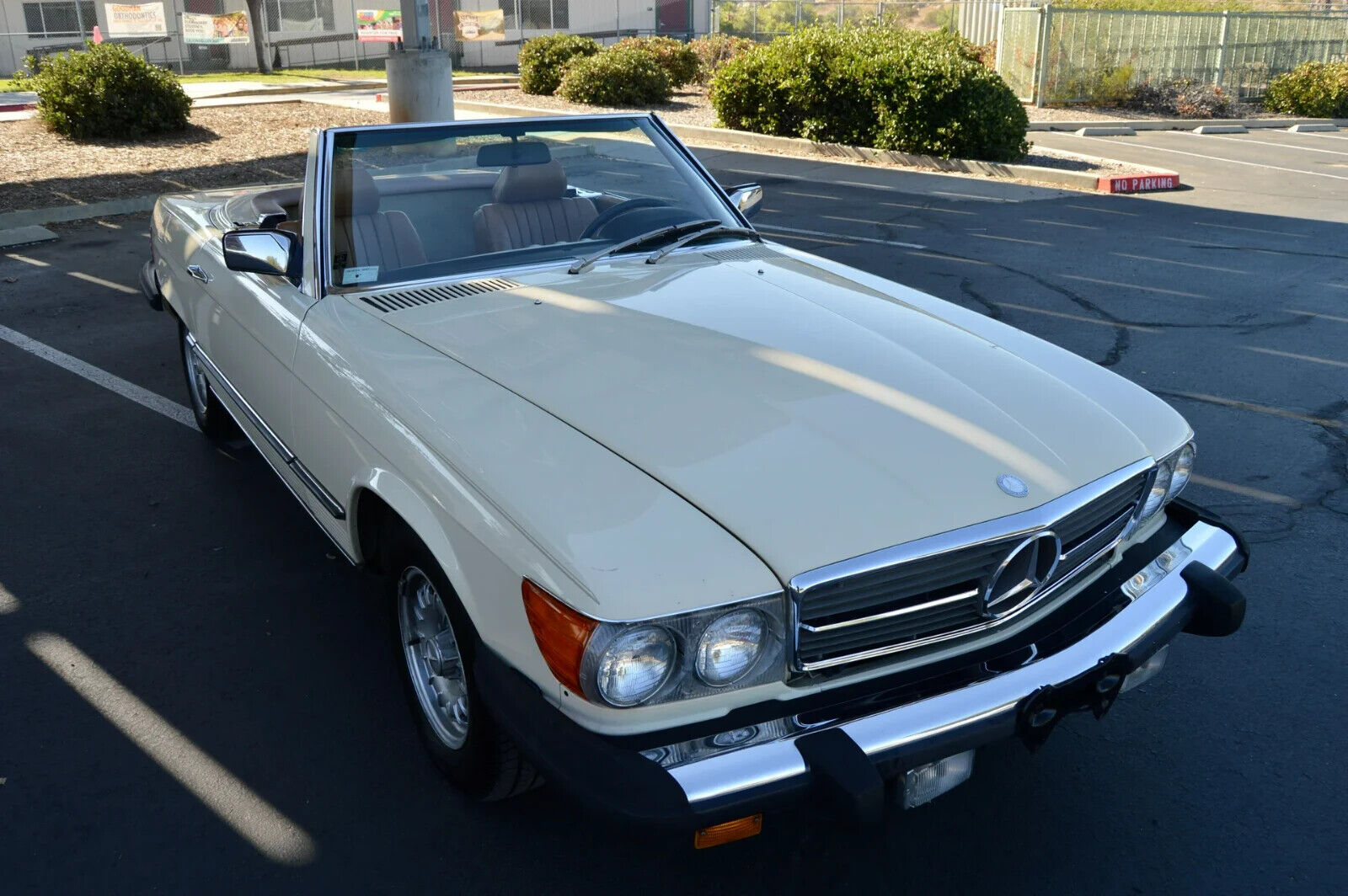 Mercedes-Benz-SL-Class-Cabriolet-1985-7