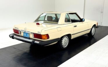 Mercedes-Benz-SL-Class-Cabriolet-1986-4