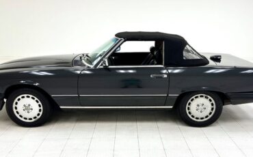 Mercedes-Benz-SL-Class-Cabriolet-1986-4