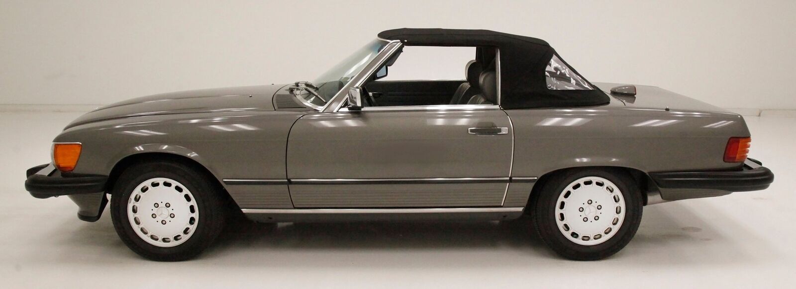 Mercedes-Benz-SL-Class-Cabriolet-1987-4