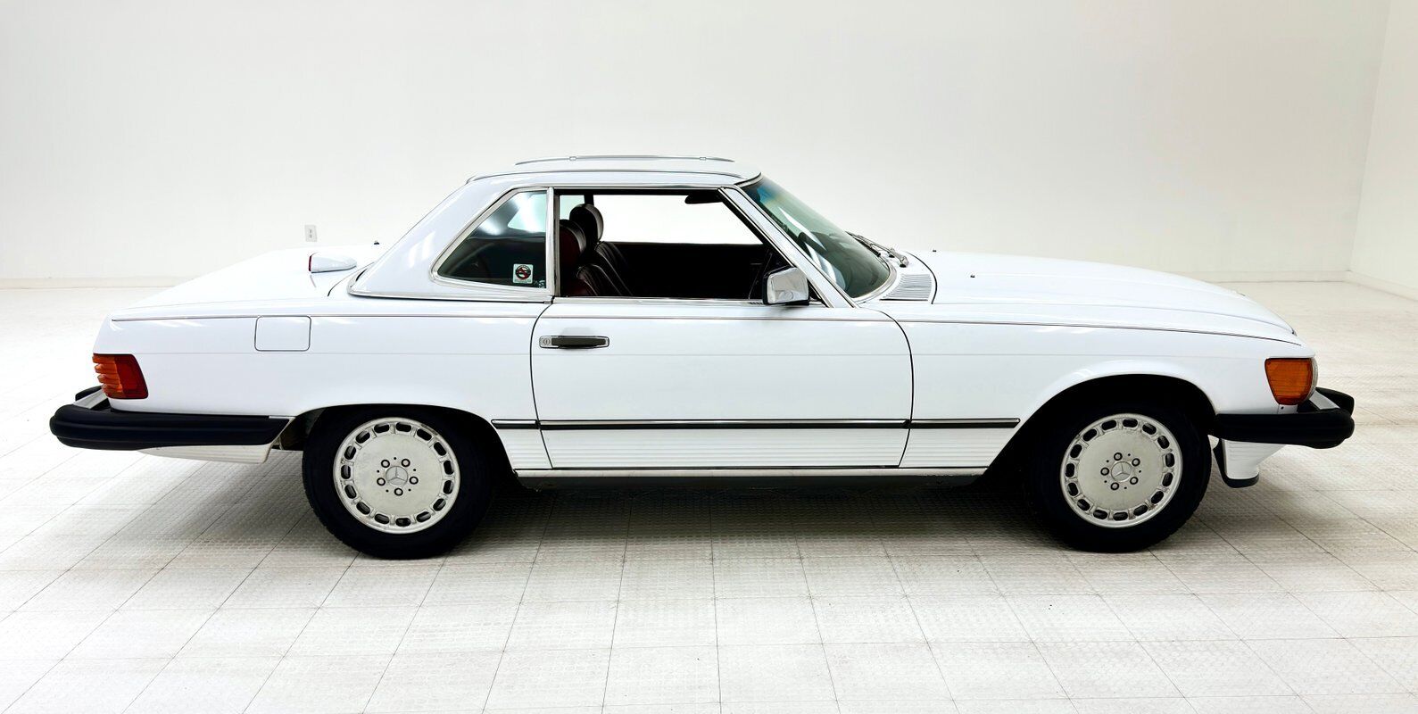 Mercedes-Benz-SL-Class-Cabriolet-1987-5