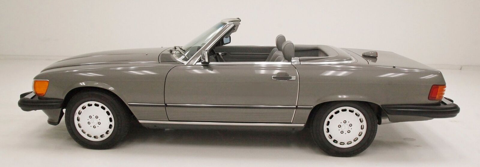 Mercedes-Benz-SL-Class-Cabriolet-1987-5