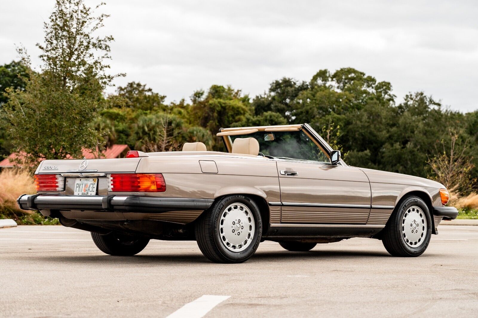 Mercedes-Benz-SL-Class-Cabriolet-1987-7