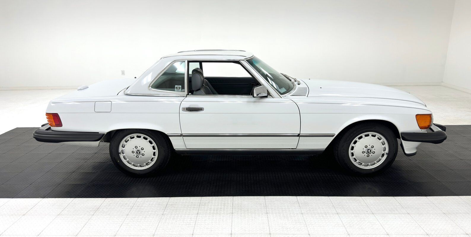 Mercedes-Benz-SL-Class-Cabriolet-1989-11