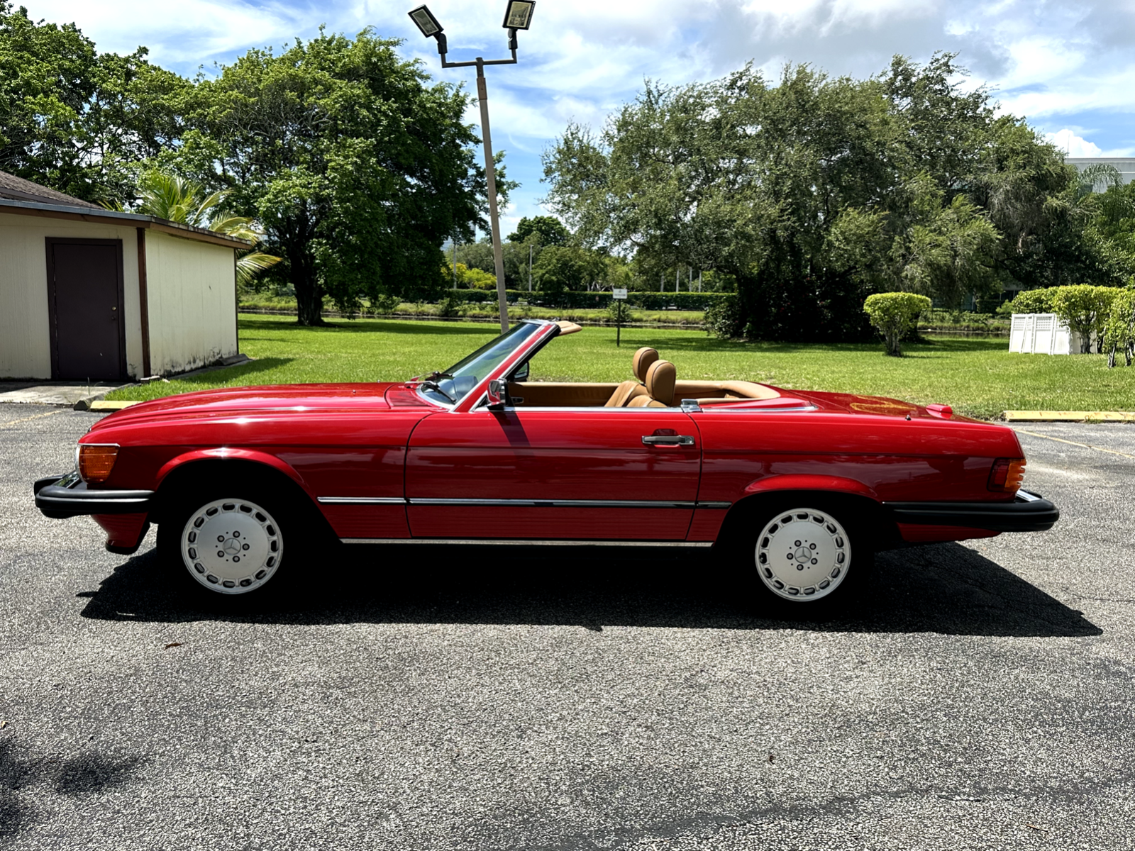 Mercedes-Benz-SL-Class-Cabriolet-1989-12