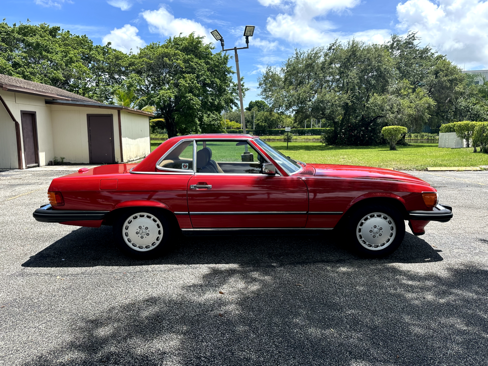 Mercedes-Benz-SL-Class-Cabriolet-1989-31