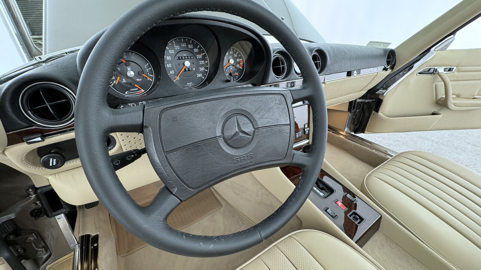 Mercedes-Benz-SL-Class-Cabriolet-1989-32