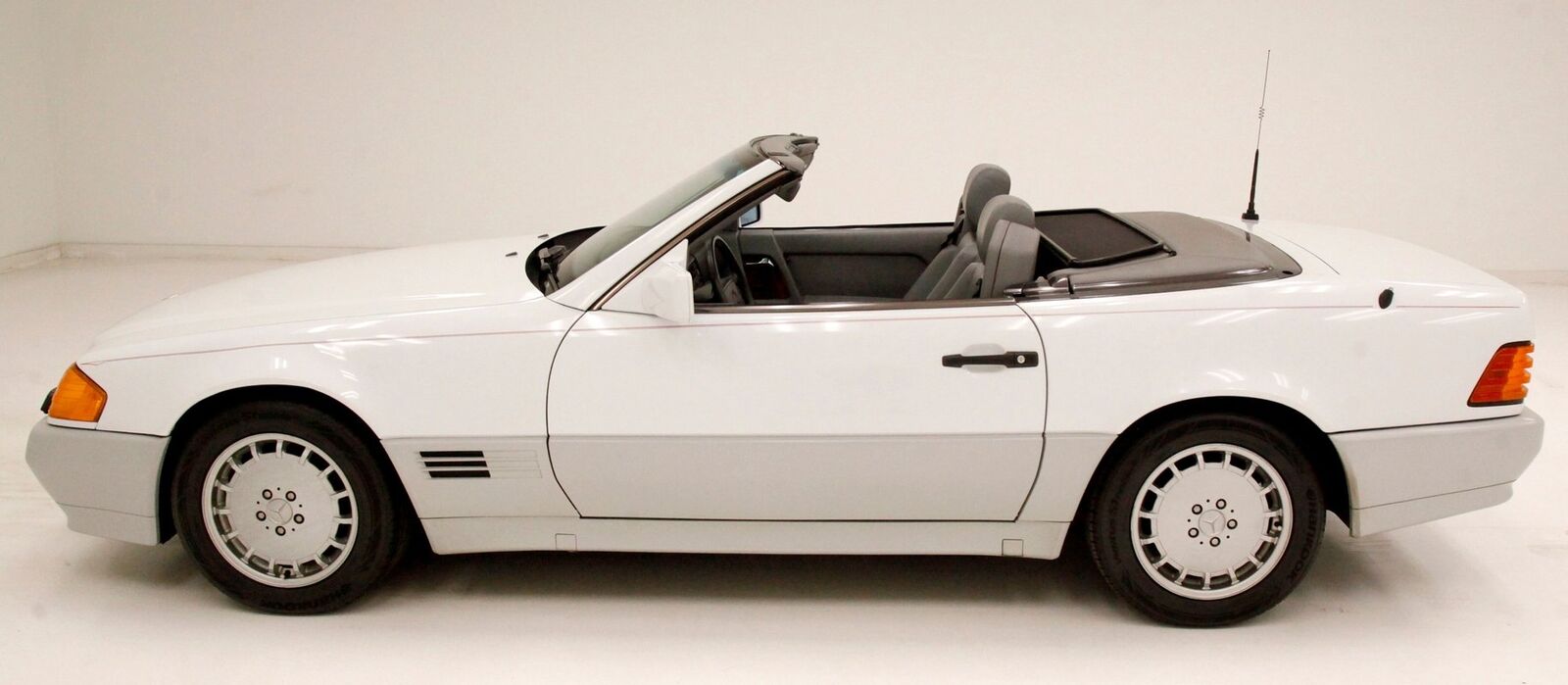 Mercedes-Benz-SL-Class-Cabriolet-1991-4