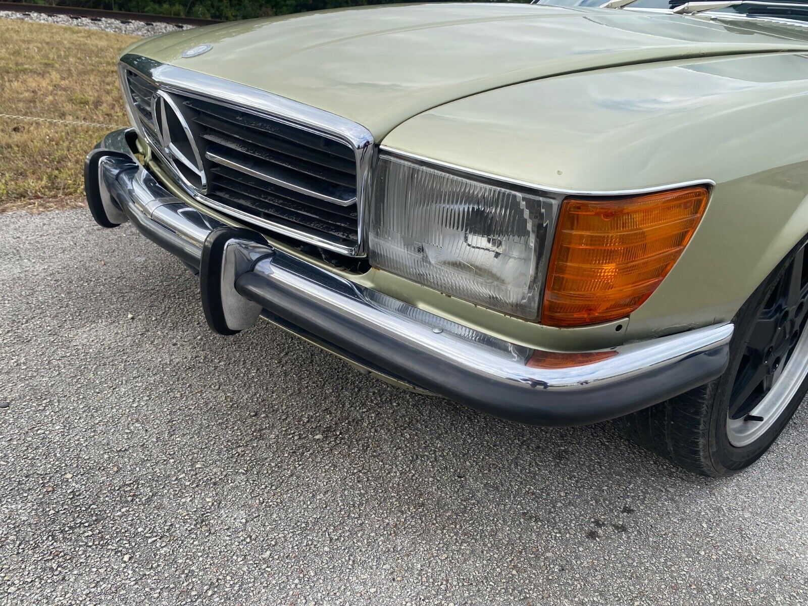 Mercedes-Benz-SL-Class-Coupe-1980-1