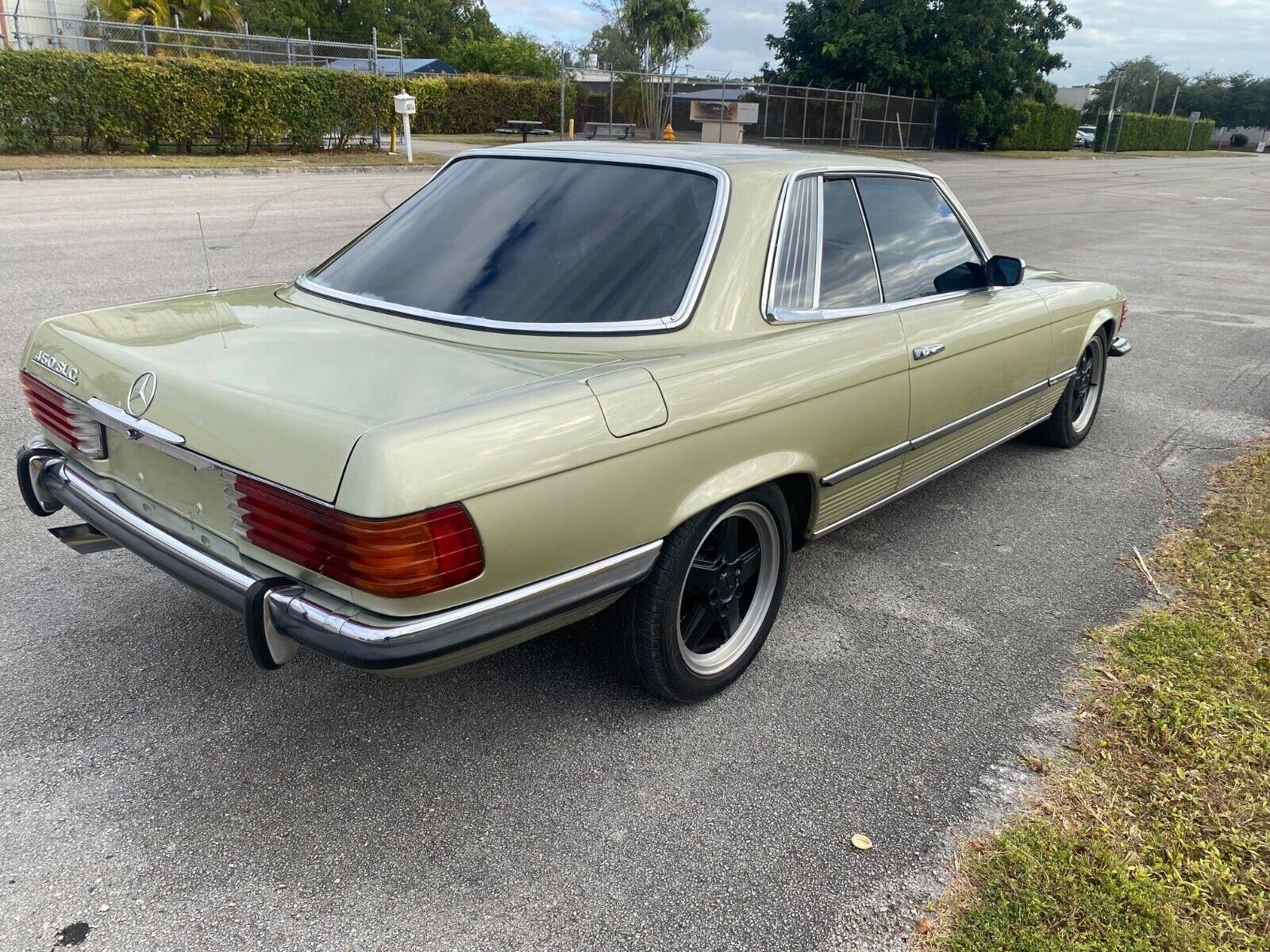 Mercedes-Benz-SL-Class-Coupe-1980-5