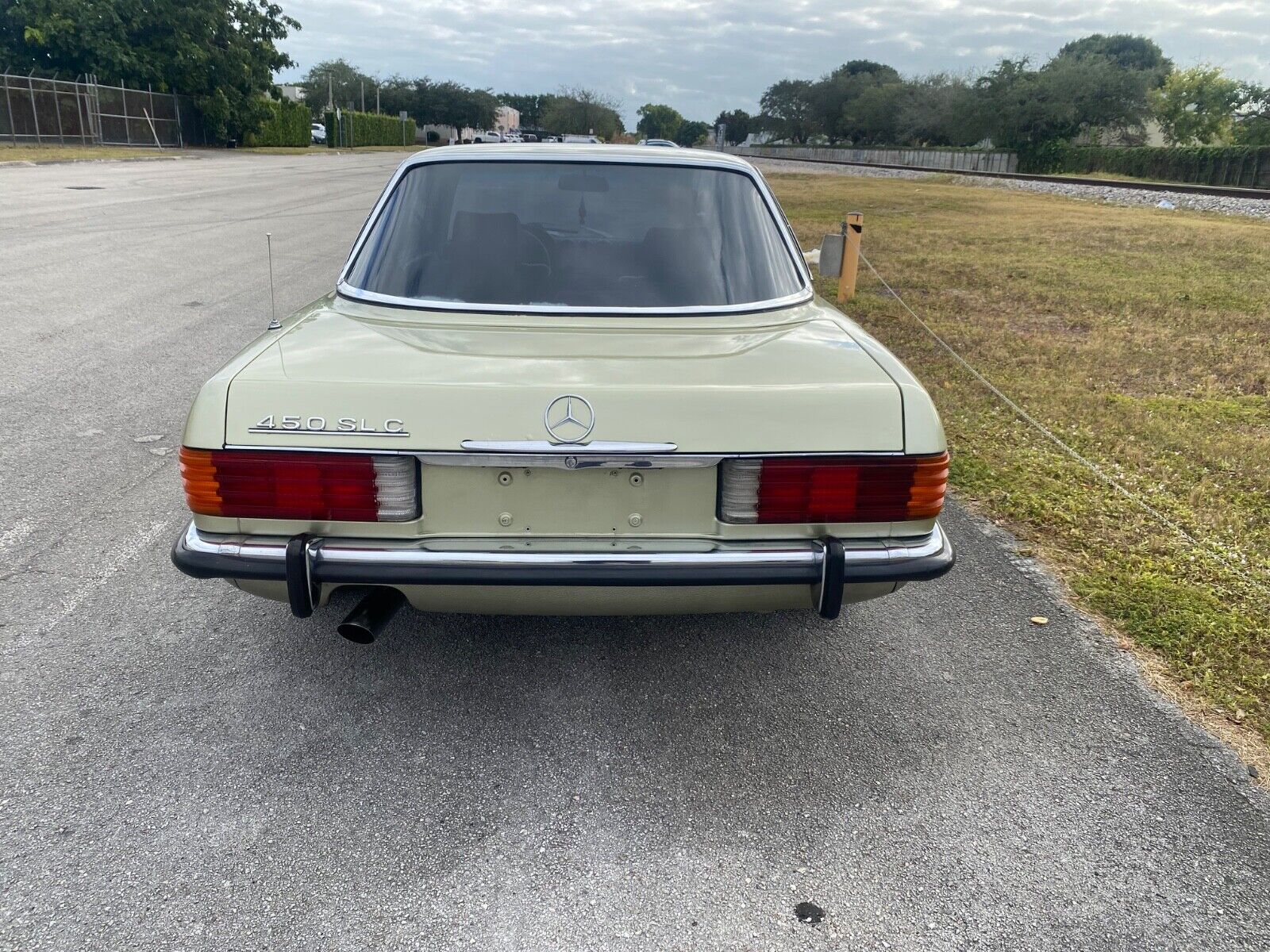 Mercedes-Benz-SL-Class-Coupe-1980-6