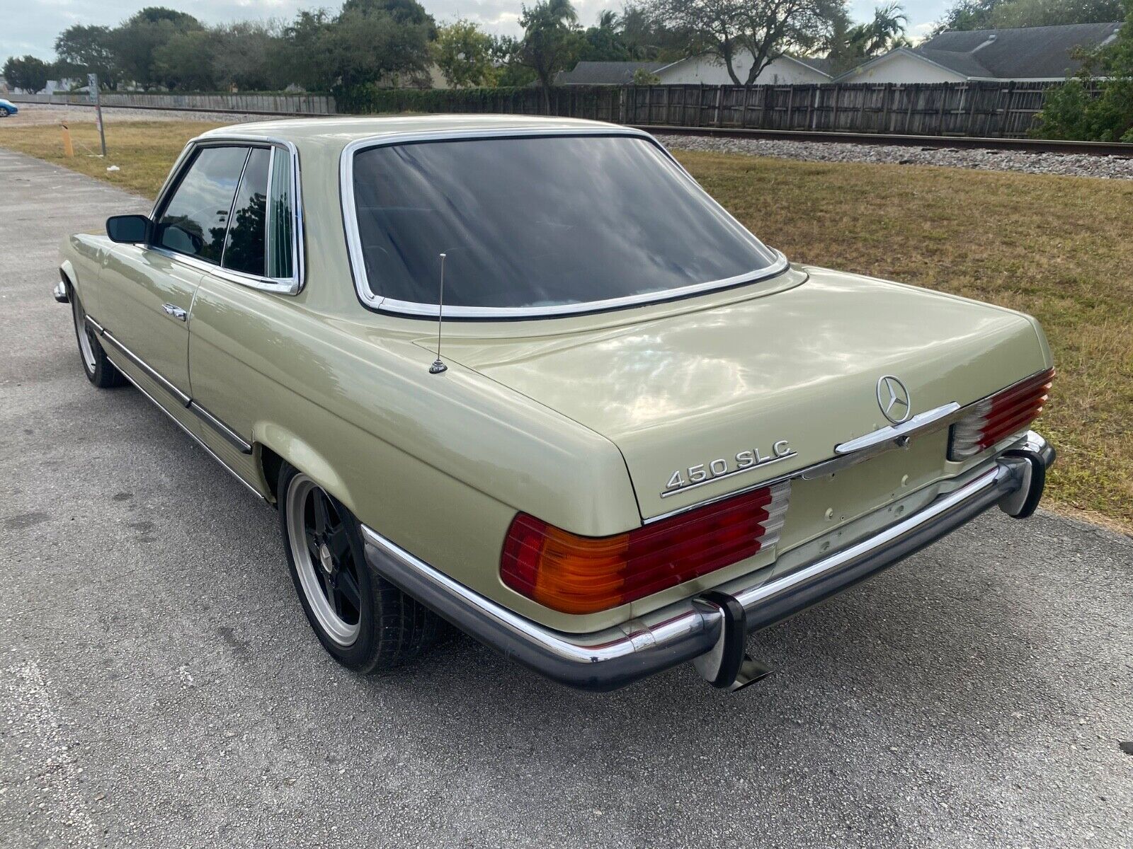 Mercedes-Benz-SL-Class-Coupe-1980-7