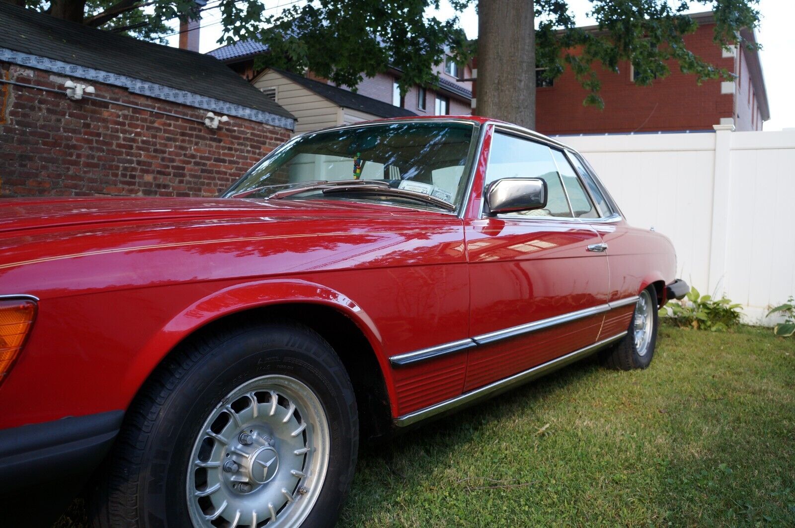 Mercedes-Benz-SL-Class-Coupe-1981-15