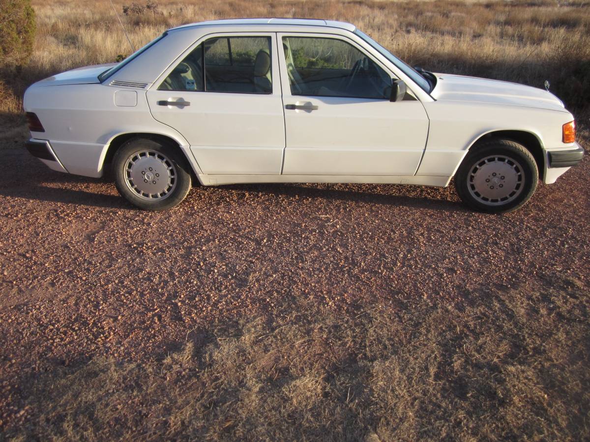 Mercedes-benz-190e-1989