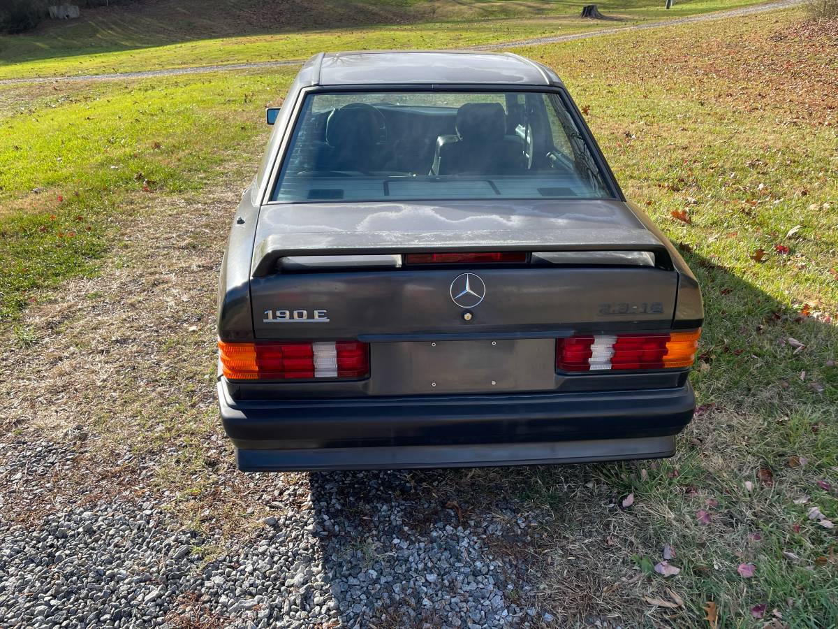 Mercedes-benz-190e-2.3-16-1986-21