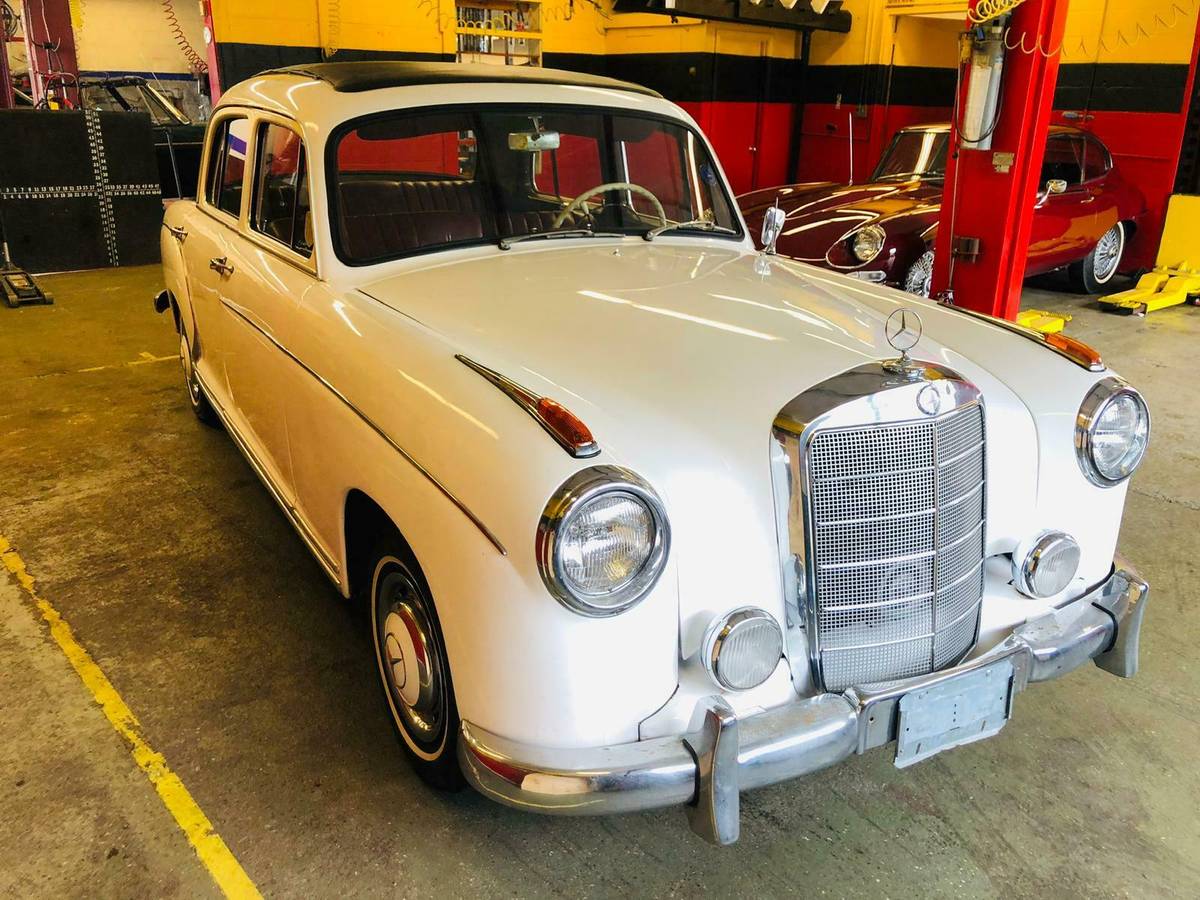 Mercedes-benz-220s-1957-14