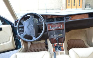 Mercedes-benz-Benz-190e-1993-5