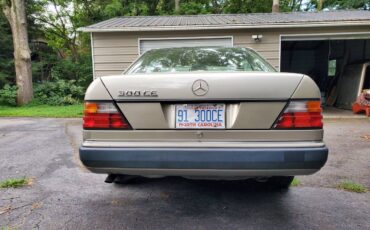 Mercedes-benz-Benz-300ce-1991-6