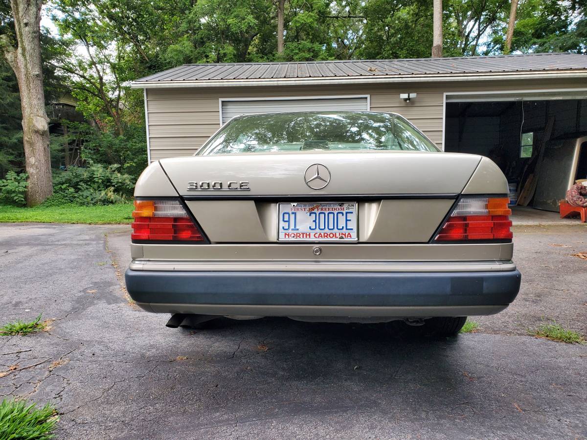 Mercedes-benz-Benz-300ce-1991-6